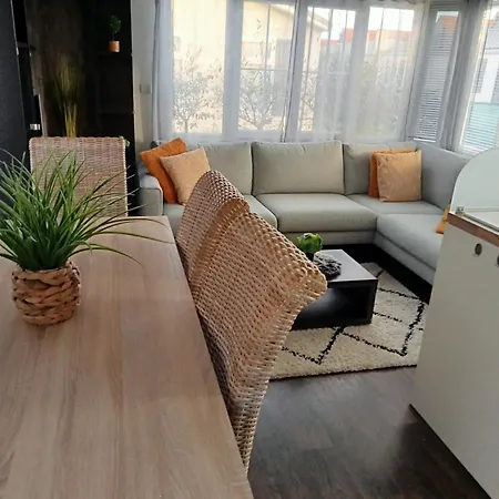 Superdeluxe Stacaravan Met Eigen Tuin En Parkeerplaats Nr 20 Бреден