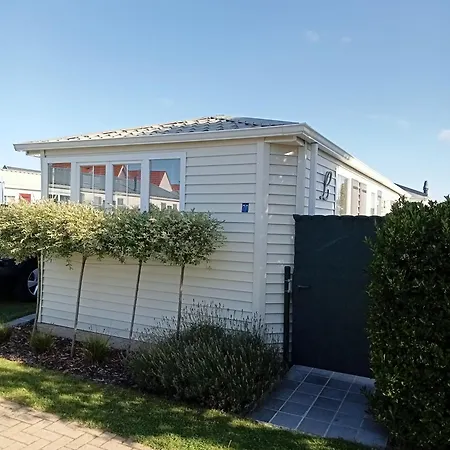 Kemp Superdeluxe Stacaravan Met Eigen Tuin En Parkeerplaats Nr 20 Bredene