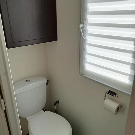 Superdeluxe Stacaravan Met Eigen Tuin En Parkeerplaats Nr 20 אתר קמפינג