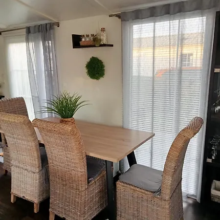 Superdeluxe Stacaravan Met Eigen Tuin En Parkeerplaats Nr 20 * 브레데네
