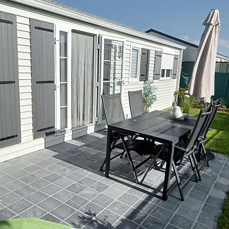 Kemp Superdeluxe Stacaravan Met Eigen Tuin En Parkeerplaats Nr 20 Bredene