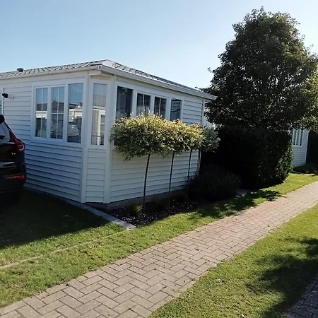 Superdeluxe Stacaravan Met Eigen Tuin En Parkeerplaats Nr 20 * ברדנה